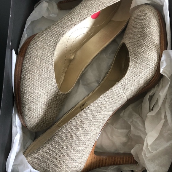 NWT Tahari Lonnie Heels Size 8 - Picture 2 of 8